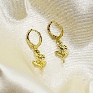 Small Rose Earrings
